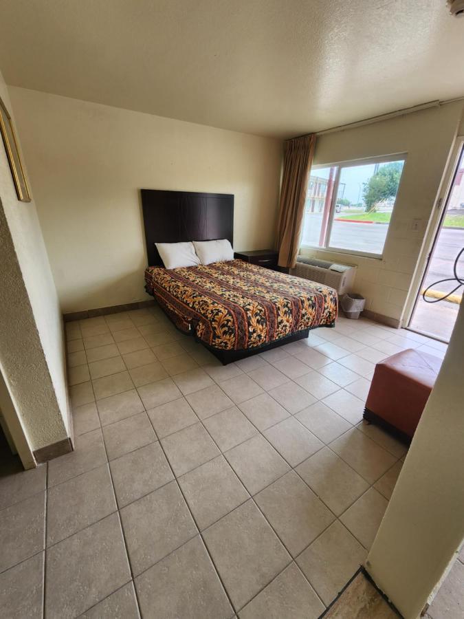 Hometown Inn And Suites Мескит Экстерьер фото